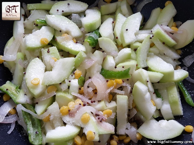 Preparation of Doodhi Channa Bhaji