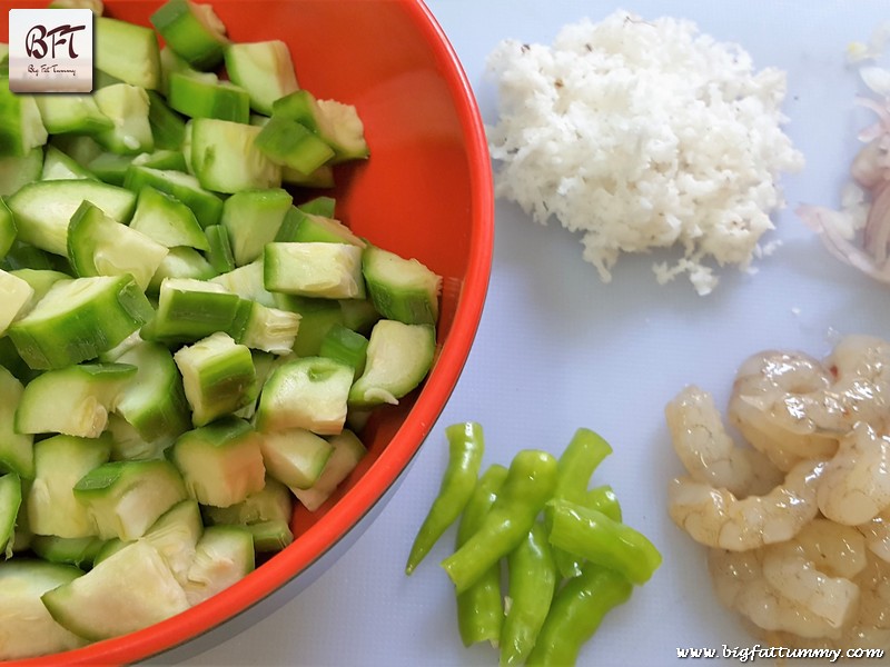 Preparation of Prawns and Ridge Gourd