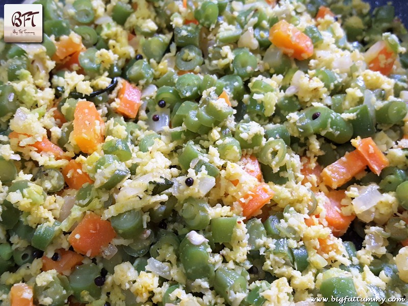 Preparation of French Bean Carrot Stir Fry