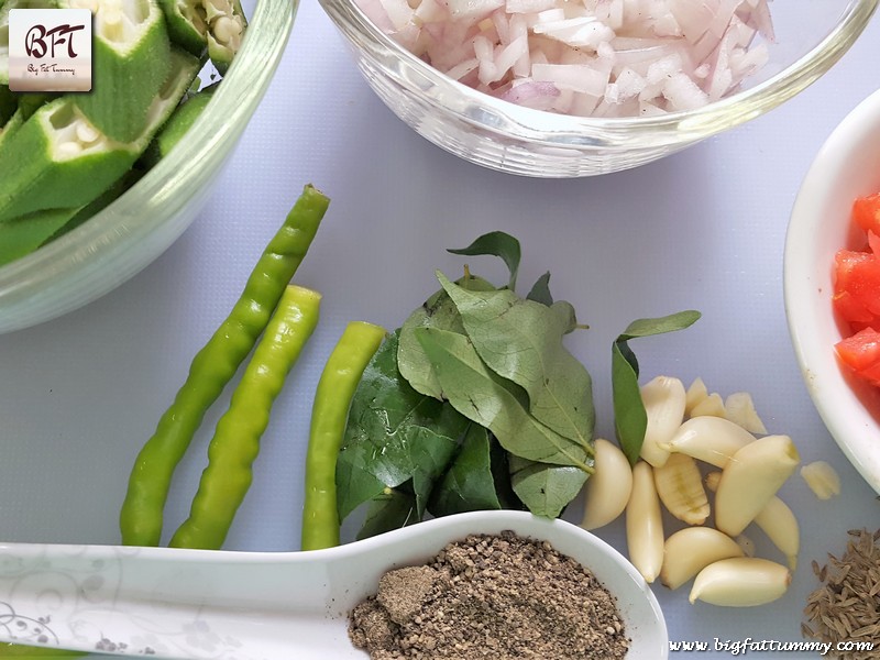 Making of okra kali miri stir fry (Ladyfinger Stir Fry)