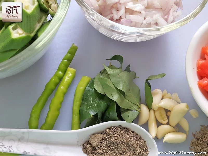 Making of okra kali miri stir fry (Ladyfinger Stir Fry)