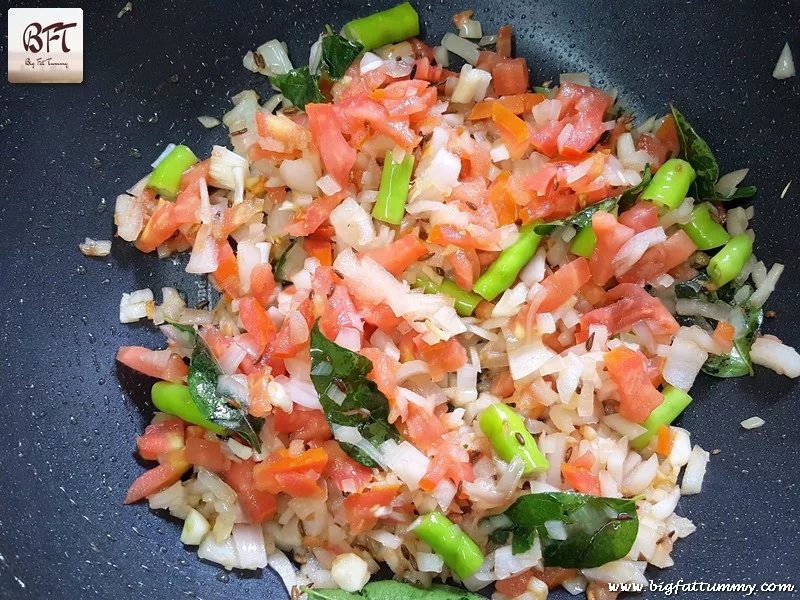 Making of okra kali miri stir fry (Ladyfinger Stir Fry)