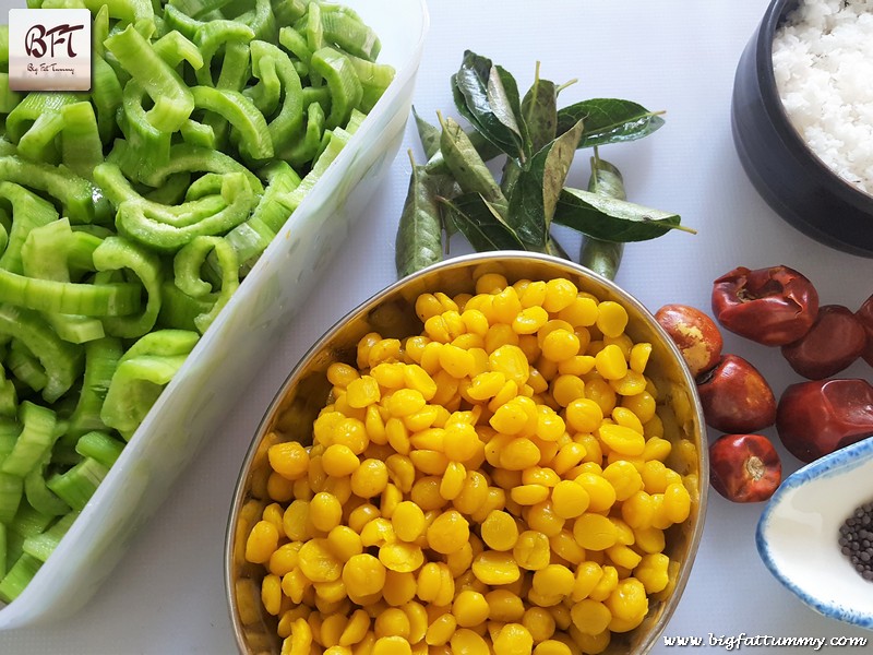 Preparation of Snake Gourd Chana Stir Fry