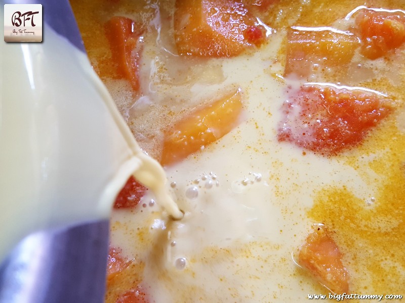 Preparation of Goan Raw Papaya Prawn Curry