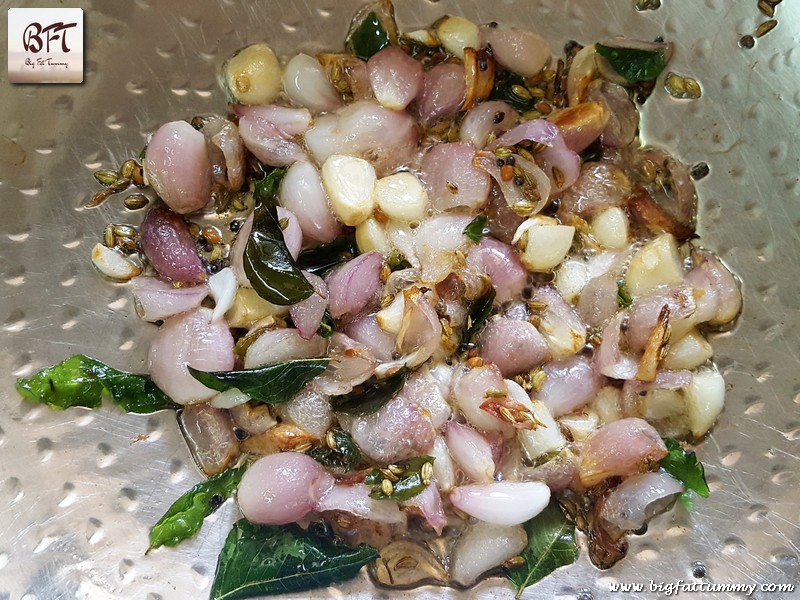 Making of Vaaval Meen Kuzhambu / Pomfret Fish Curry