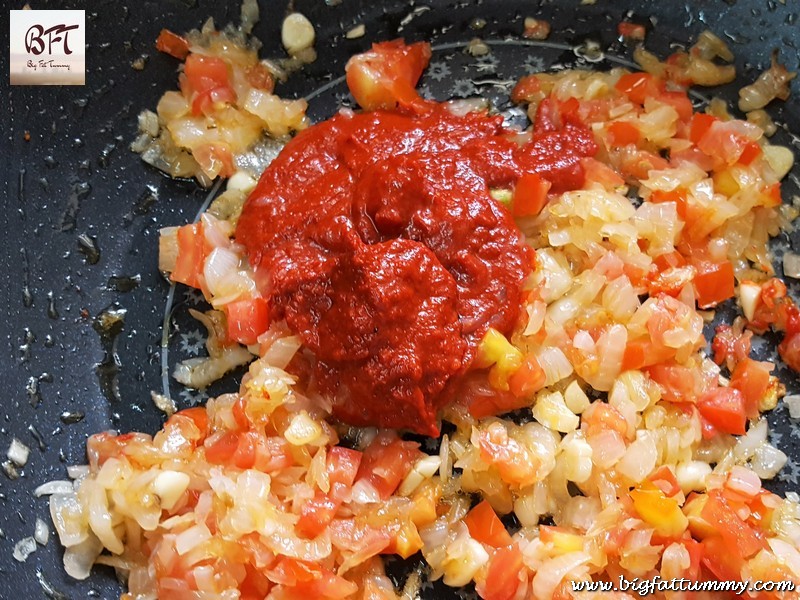 Preparation of Recheado Squid Curry