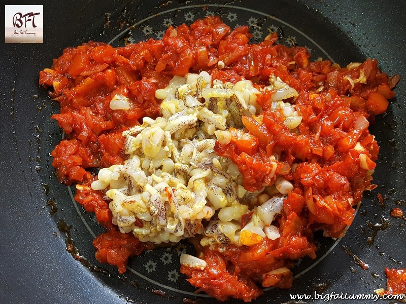 Preparation of Recheado Squid Curry