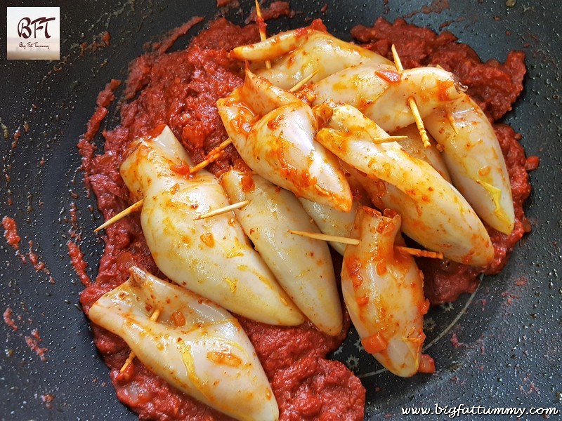 Preparation of Recheado Squid Curry