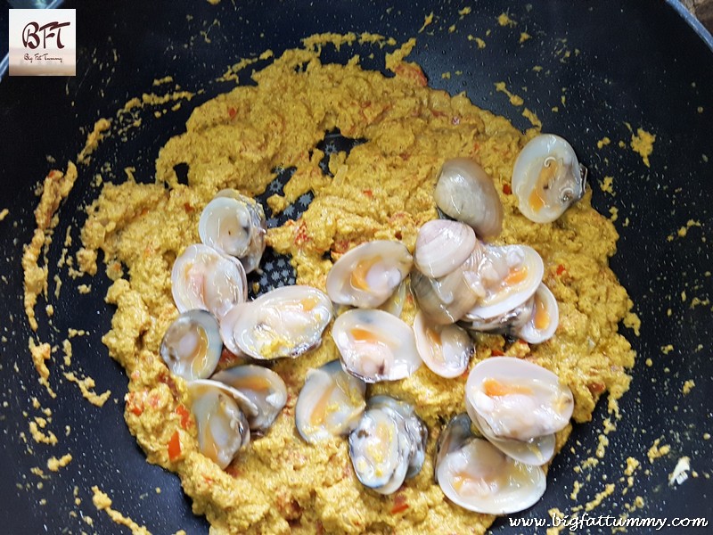 Making of Tisryo Corop / Goan Shell-Fish / Clam curry.