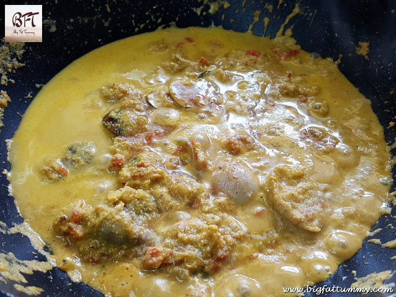 Making of Tisryo Corop / Goan Shell-Fish / Clam curry.