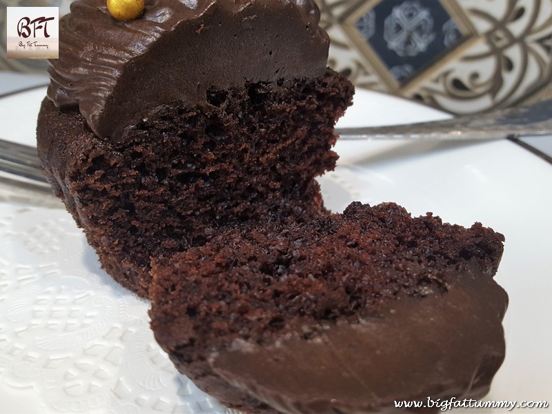 Making of Eggless Chocolate Muffins / Cupcakes