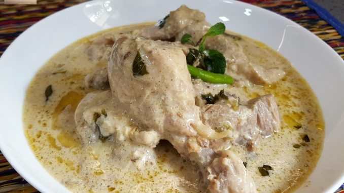Chicken in Dahi Cashewnut Gravy