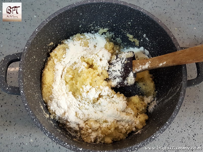 Making of Quick Bolinhas (coconut-semolina cookie)