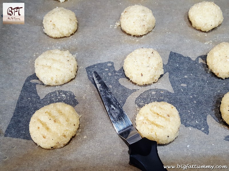 Making of Quick Bolinhas (coconut-semolina cookie)