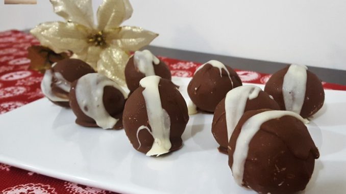 Fruit Cake Chocolate Pops