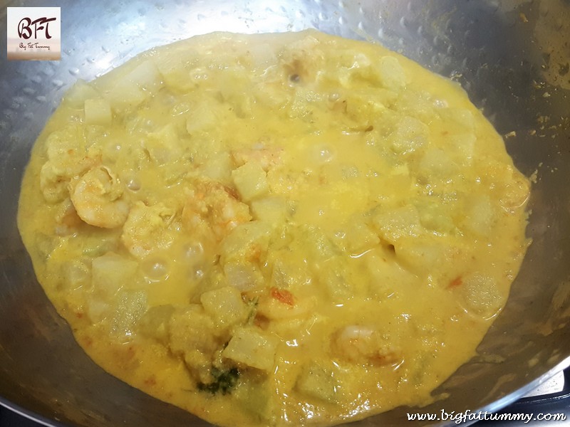 Preparation of Prawn Kohlrabi / Ganth Gobi / Naab / German Turnip / Knol Khol