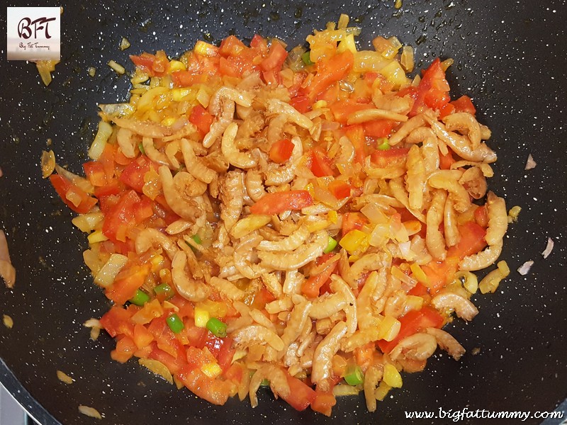 Preparation of Ladyfinger & Dry Prawns