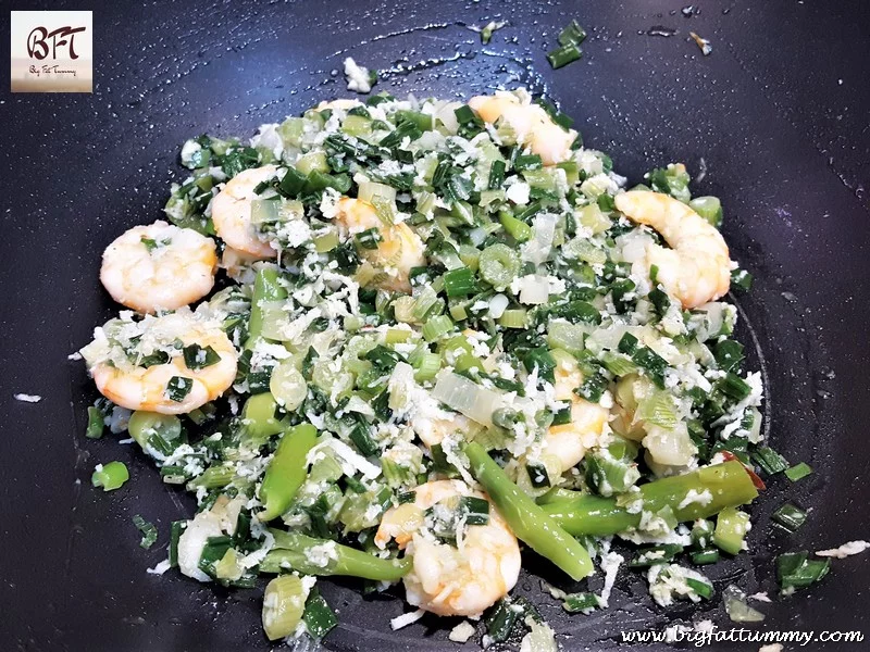 Making of Spring Onion Bhaji with Prawns