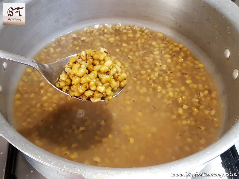 Preparation of Chingya Caldo - A Goan Protein Drink (made with green gram)