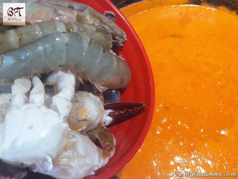 Preparation of Prawn and Crab Ros Curry