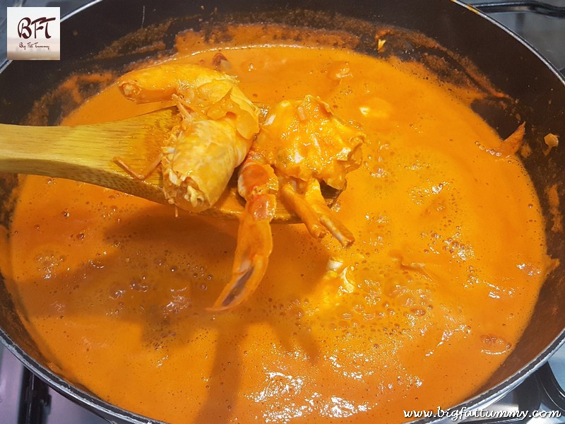 Preparation of Prawn and Crab Ros Curry