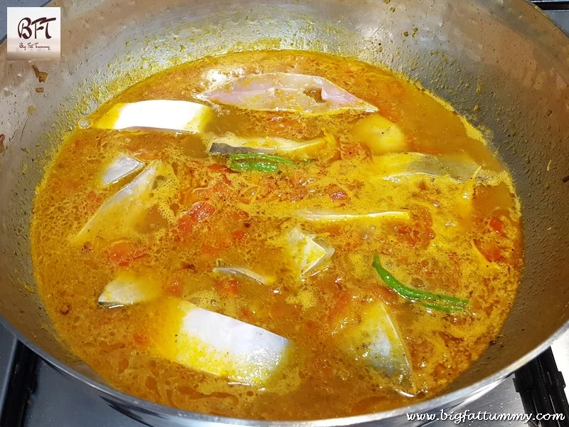 Preparation of Pomfret Jeerem Meerem (Goan curry without coconut)