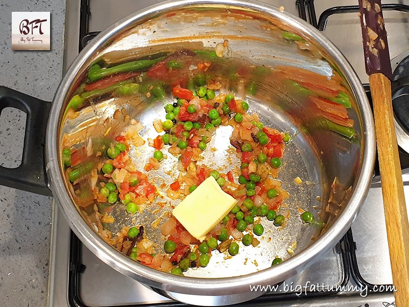 Preparation of Goan Pressure Cooker Pea Pulao