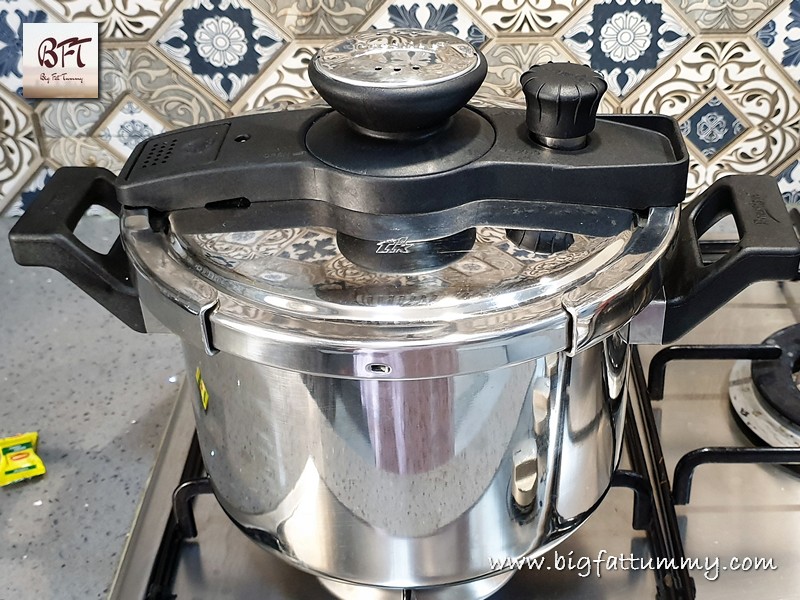 Preparation of Goan Pressure Cooker Pea Pulao
