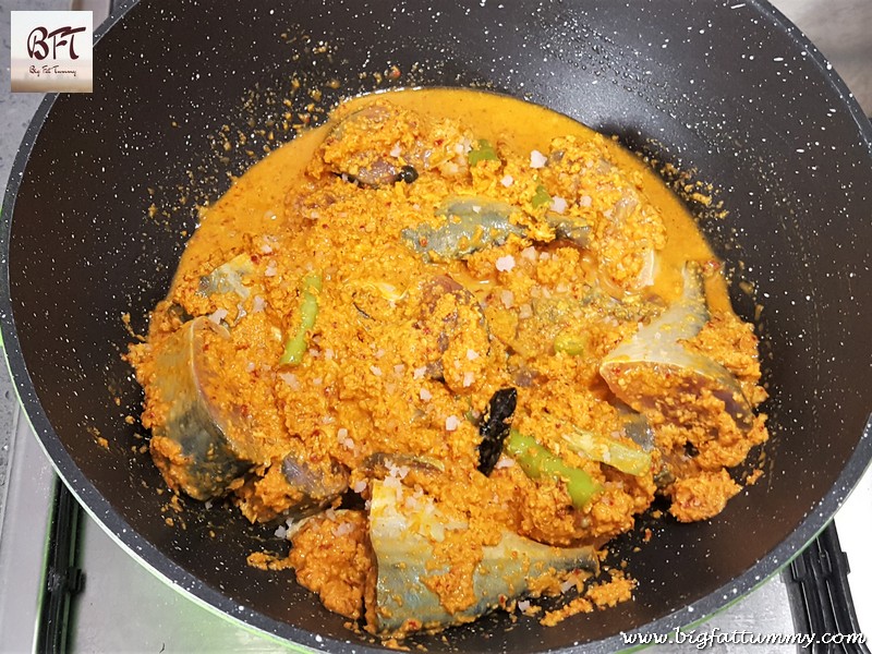 Making of Bangde Sukhem (Dry preparation of mackerel with coconut)