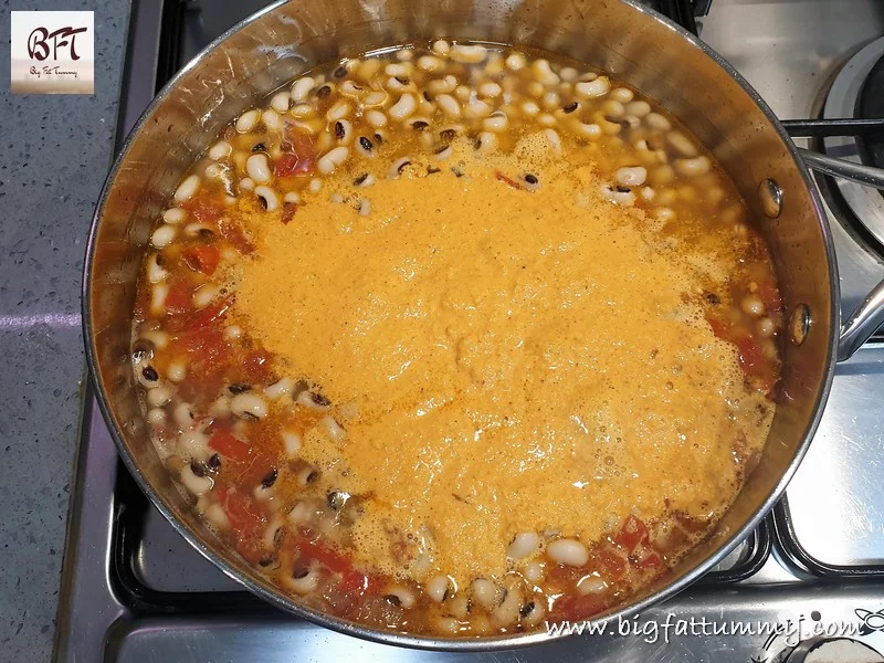 Making of Chavli in Coconut-Cashewnut Gravy
