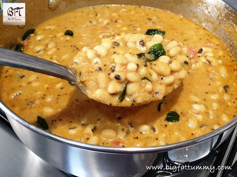 Making of Chavli in Coconut-Cashewnut Gravy
