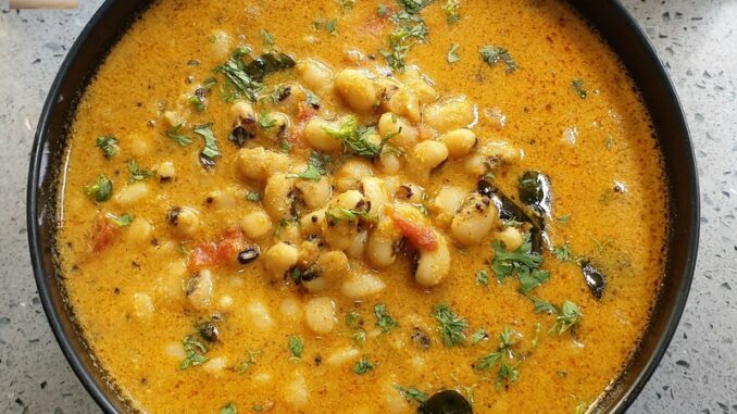 Chavli in Coconut-Cashewnut Gravy