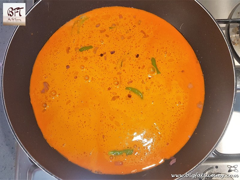 Preparation of Prawn and Crab Ros Curry