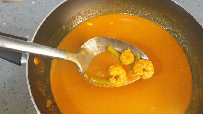 Making of Prawn Curry in a Hurry