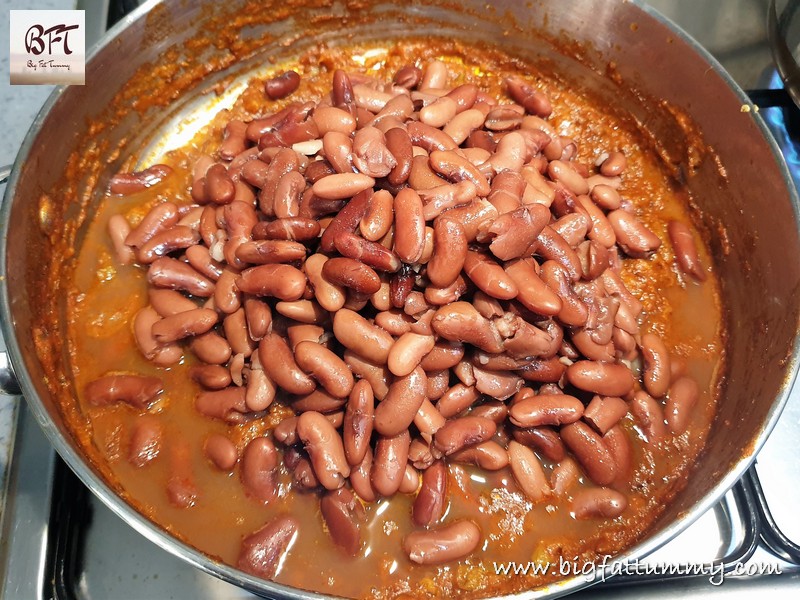 Preparation of Punjabi Rajma Curry