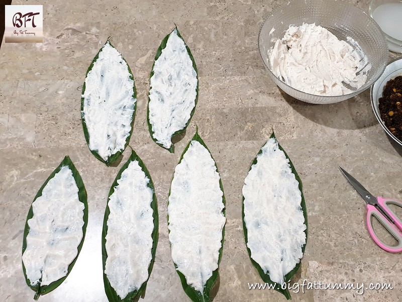 Making of Patoleo/Pattayo - Goan Sweet Rice Dumpling