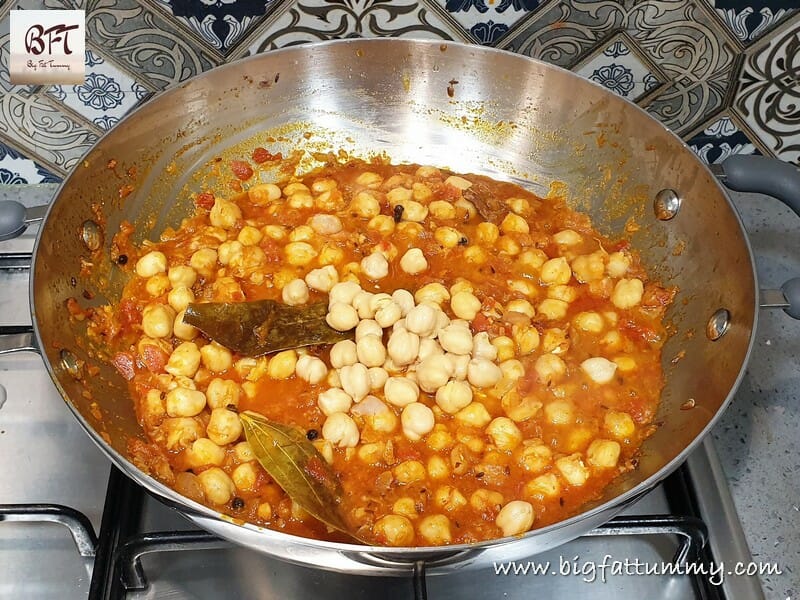 Preparation of Kabuli Chana Gravy