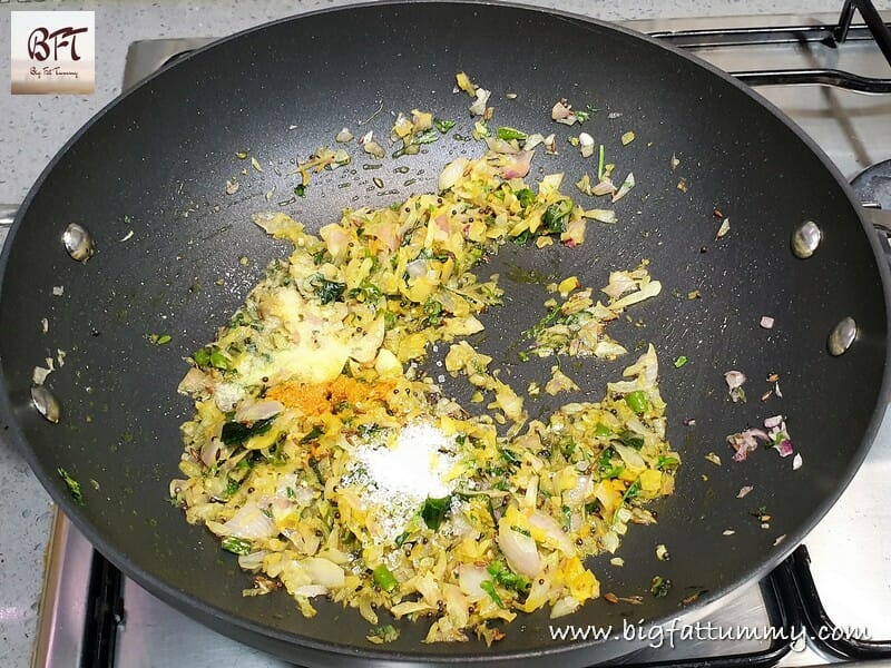 Preparation of Kanda Poha