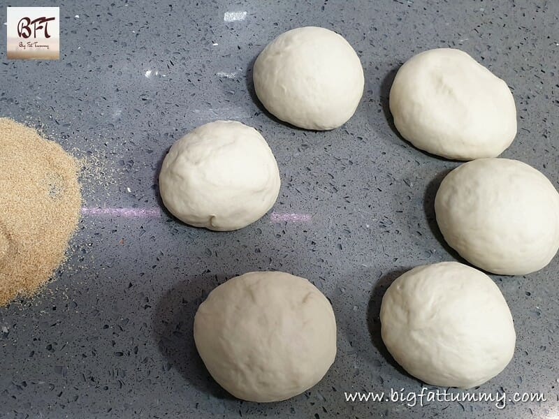 Making of Poee Poi Kundea Bhakri Goan Bread