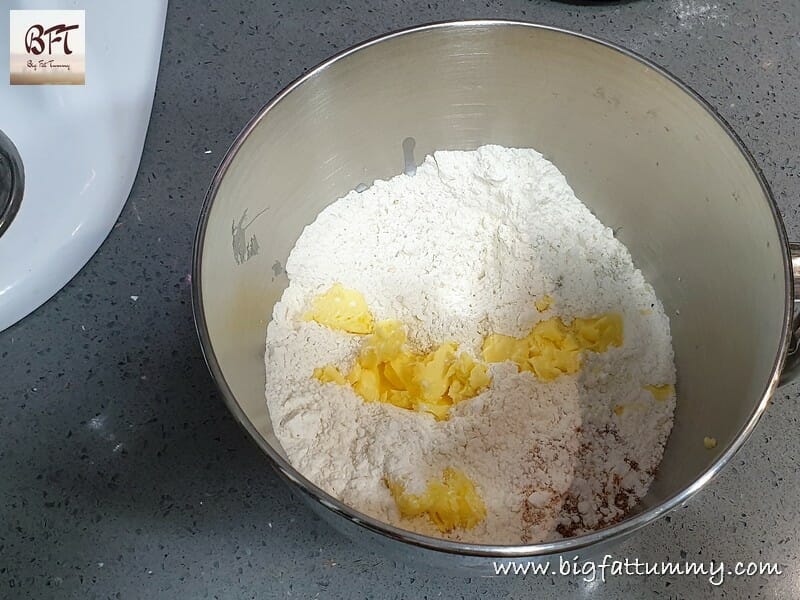 Making of Hot Cross Buns