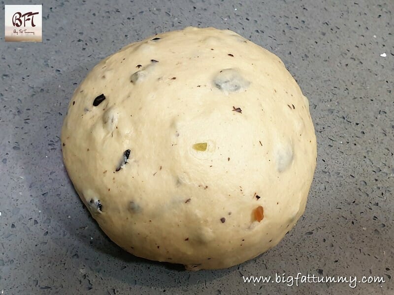 Making of Hot Cross Buns