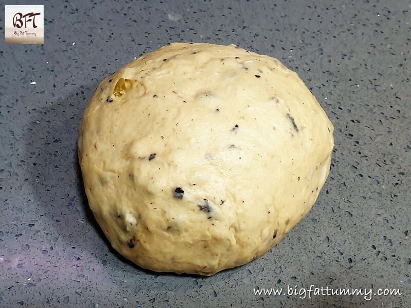 Making of Hot Cross Buns