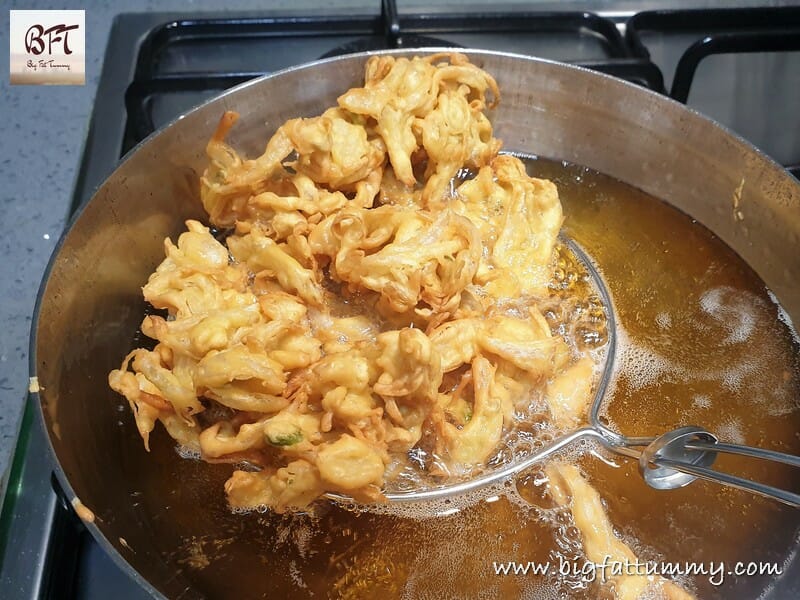 Making of Kanda Bhaji