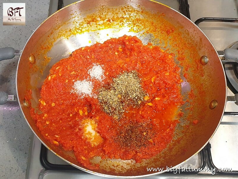 Making of Pizza Sauce