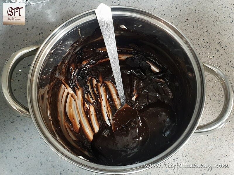 Making of No-Bake Cold Biscuit Cake with Chocolate Ganache