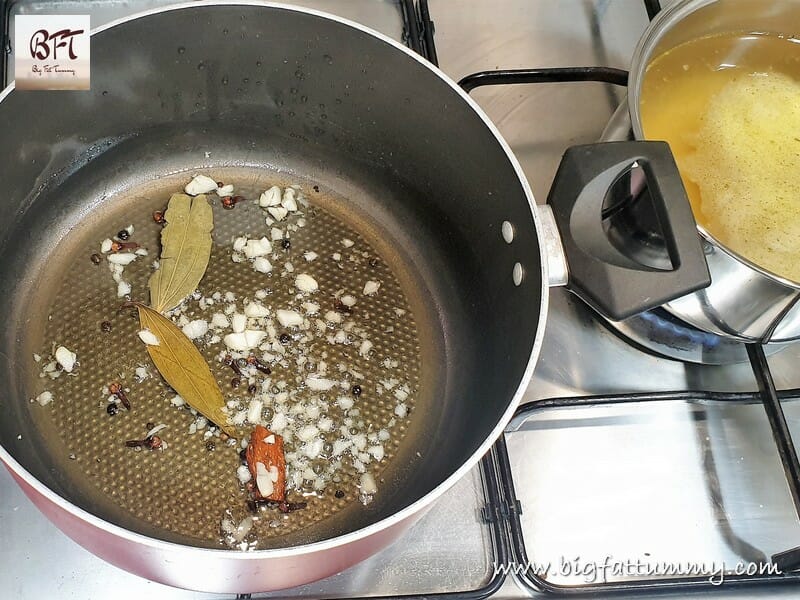 Preparation of Arroz com Galinha - Goan Chicken Pulao